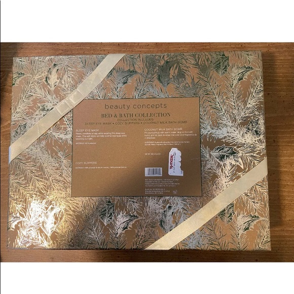 Bed & Bath Collection Slippers Eye Mask Bath Bombs - Picture 4 of 4